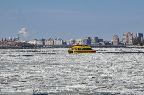 Water taxi in the ice